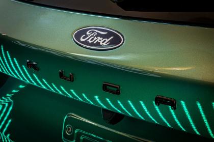 To νέο Ford Kuga είναι στο Golden Hall και σας προσκαλεί να το οδηγήσετε